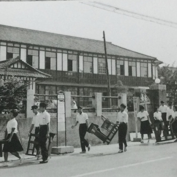 1967　旧校舎から新校舎へ